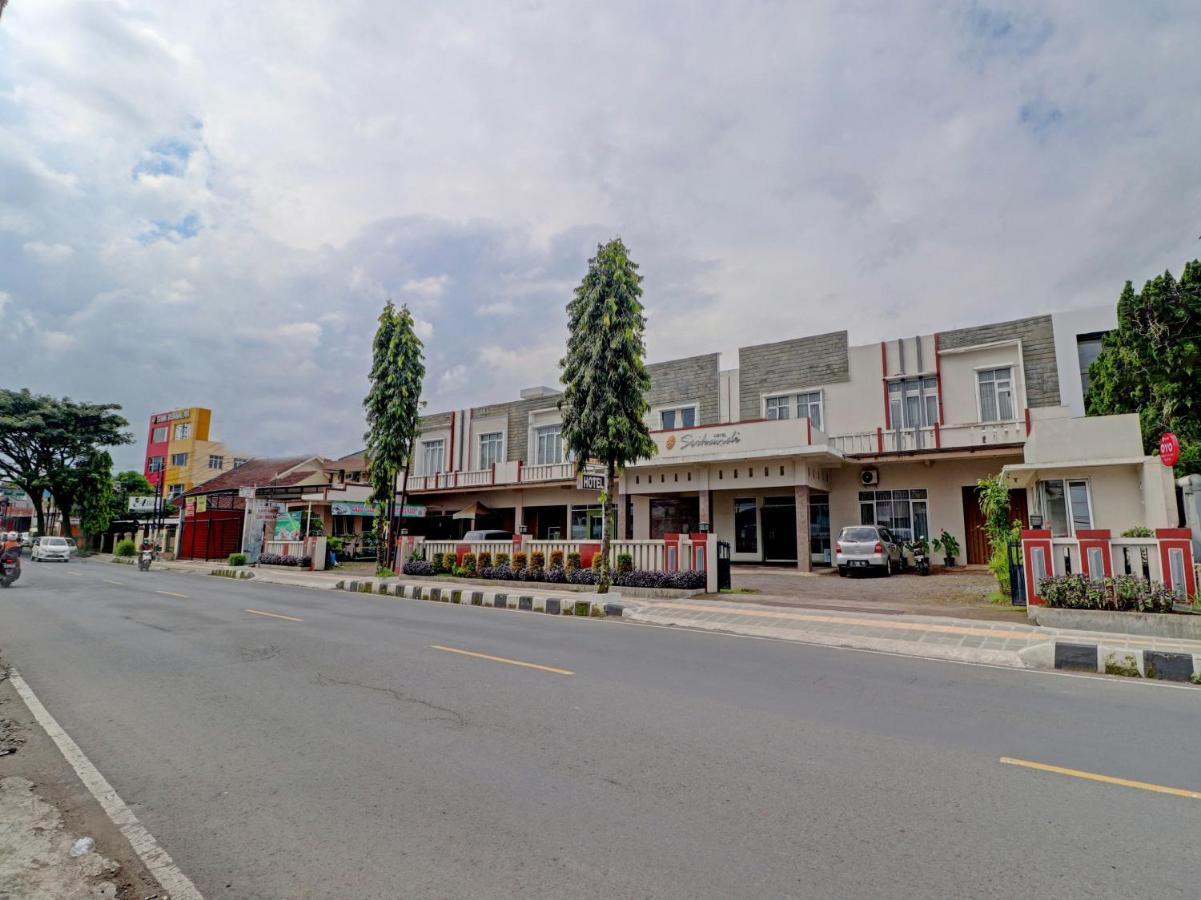Oyo 90347 Hotel Srikandi Syariah Tasikmalaya Exterior photo