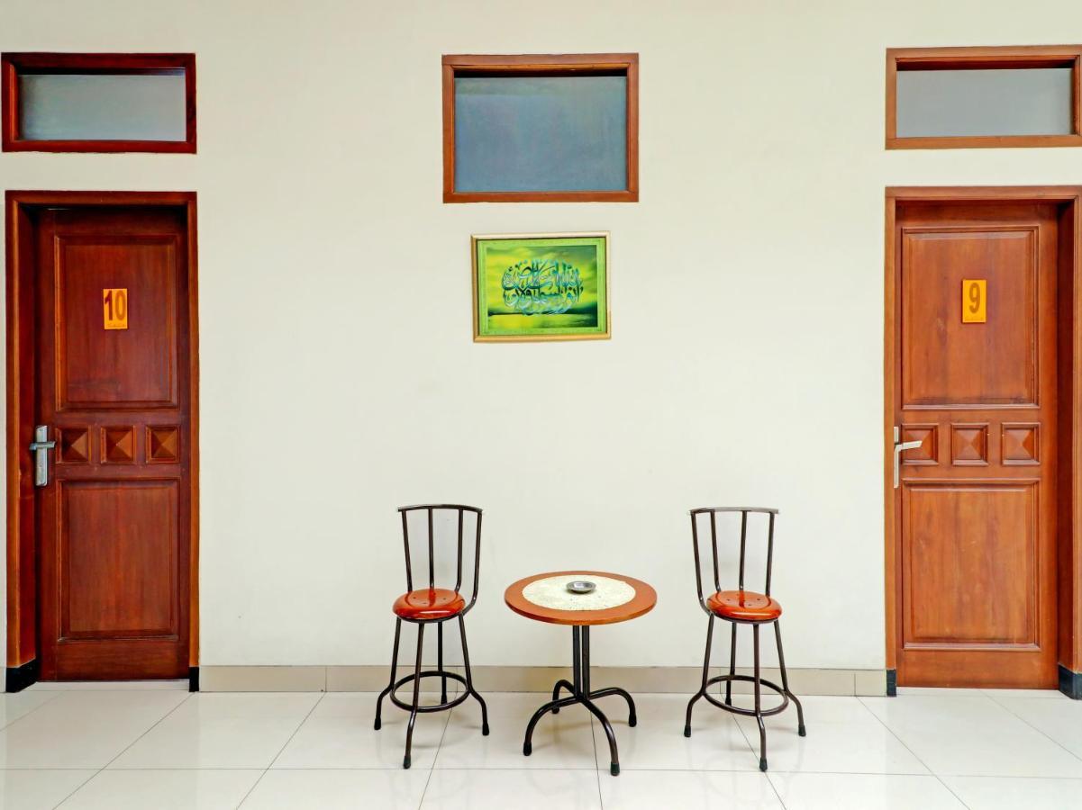 Oyo 90347 Hotel Srikandi Syariah Tasikmalaya Exterior photo