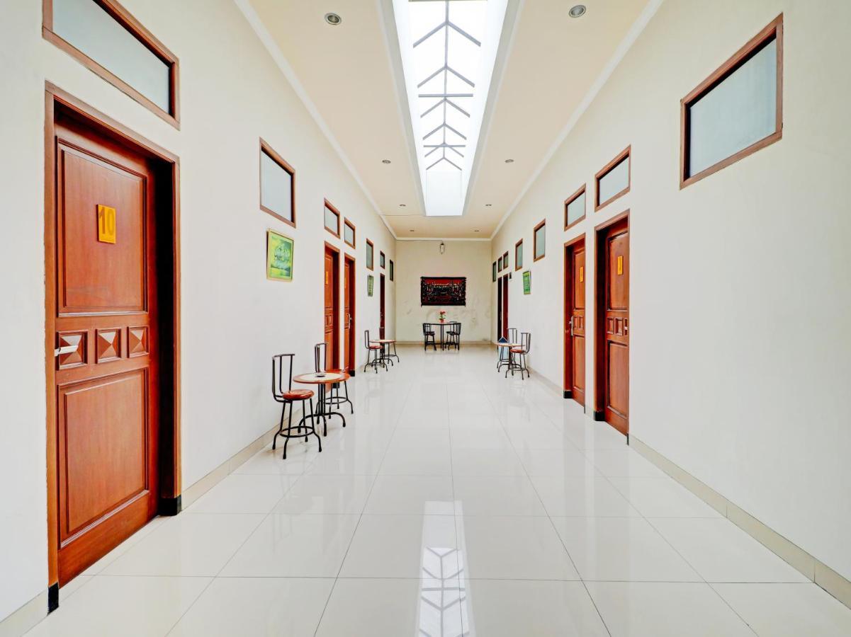 Oyo 90347 Hotel Srikandi Syariah Tasikmalaya Exterior photo